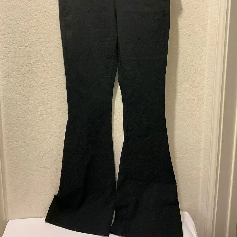 Who What Wear flare  Pants size 6